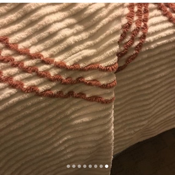 Vintage chenille queen bedspread - Picture 2 of 3